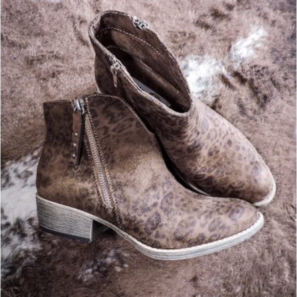 Very G Leopard print taupe Charming Booties - Picture 2 of 4